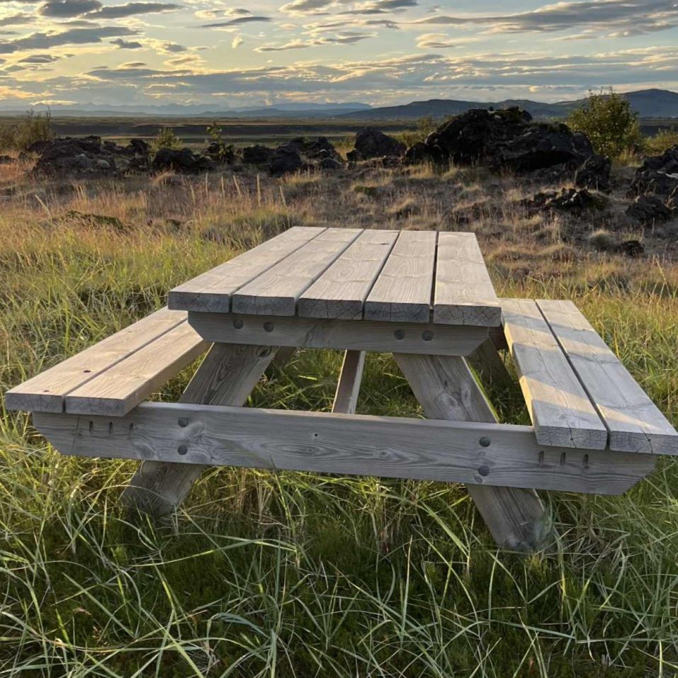 Nestisborð eða Bekkjaborð eru klássíksk hönnun og sem þarf ekki að kynna