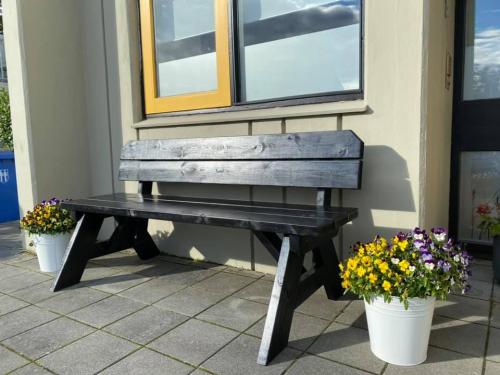 Bekkur með baki + Viðarvörn 