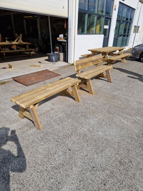 Garðbekkur með baki